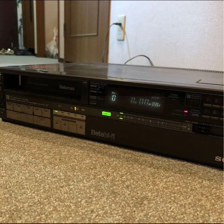 SONY【ソニー】ベータ【β】ビデオデッキ ビデオテープ付き