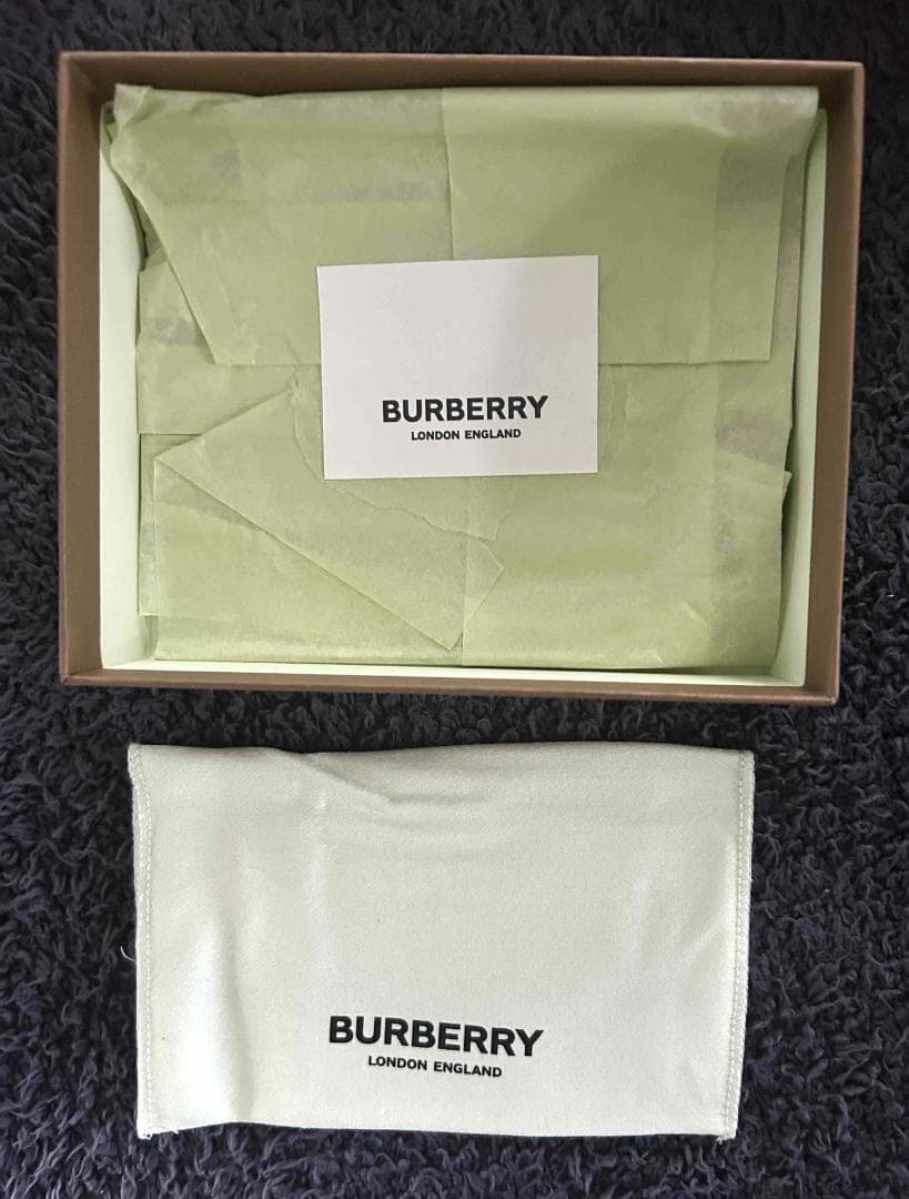 さりページ　新品未使用　BURBERRY　TBロゴ 黒 レザー キーケース