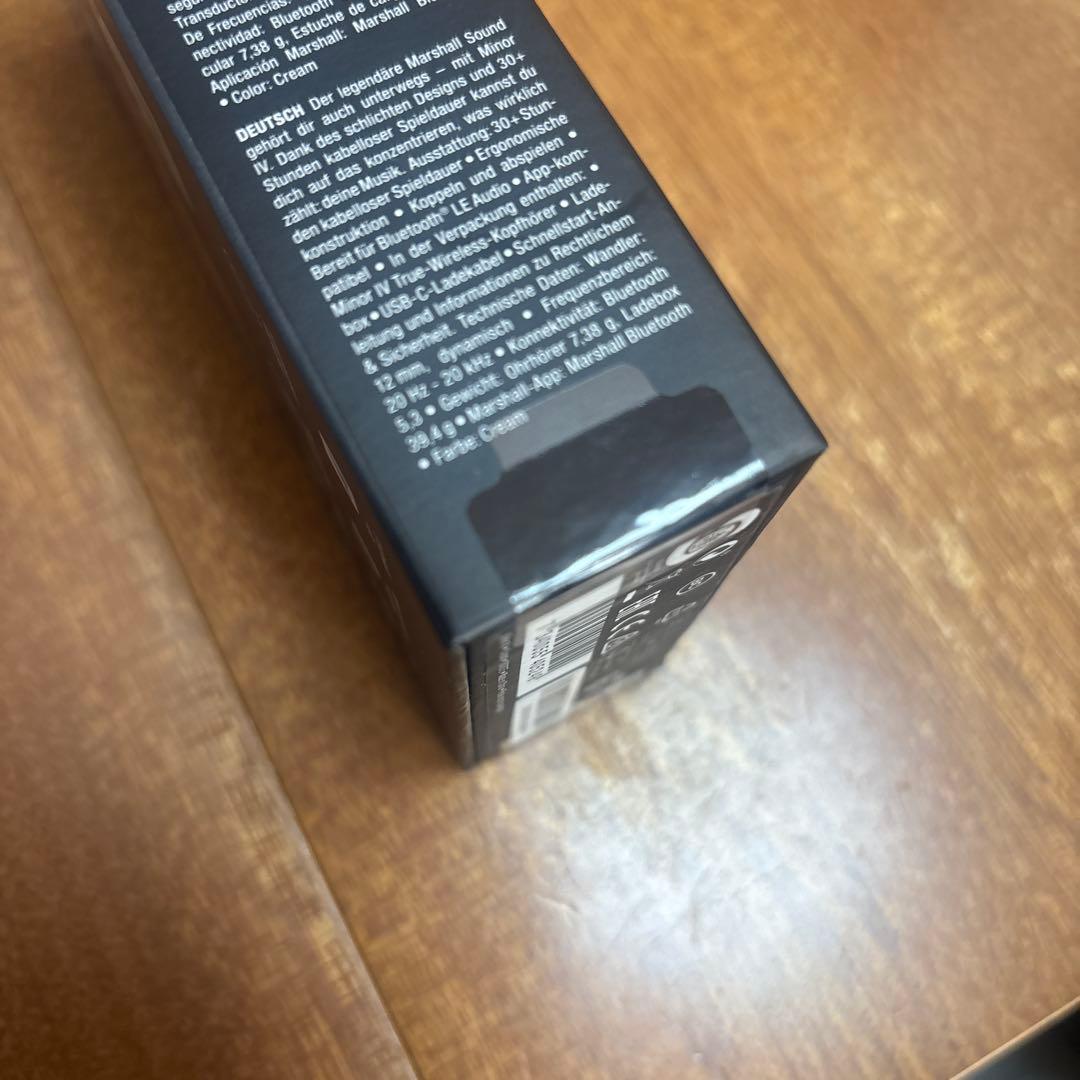 マーシャル　ワイヤレスイヤホン　クリーム