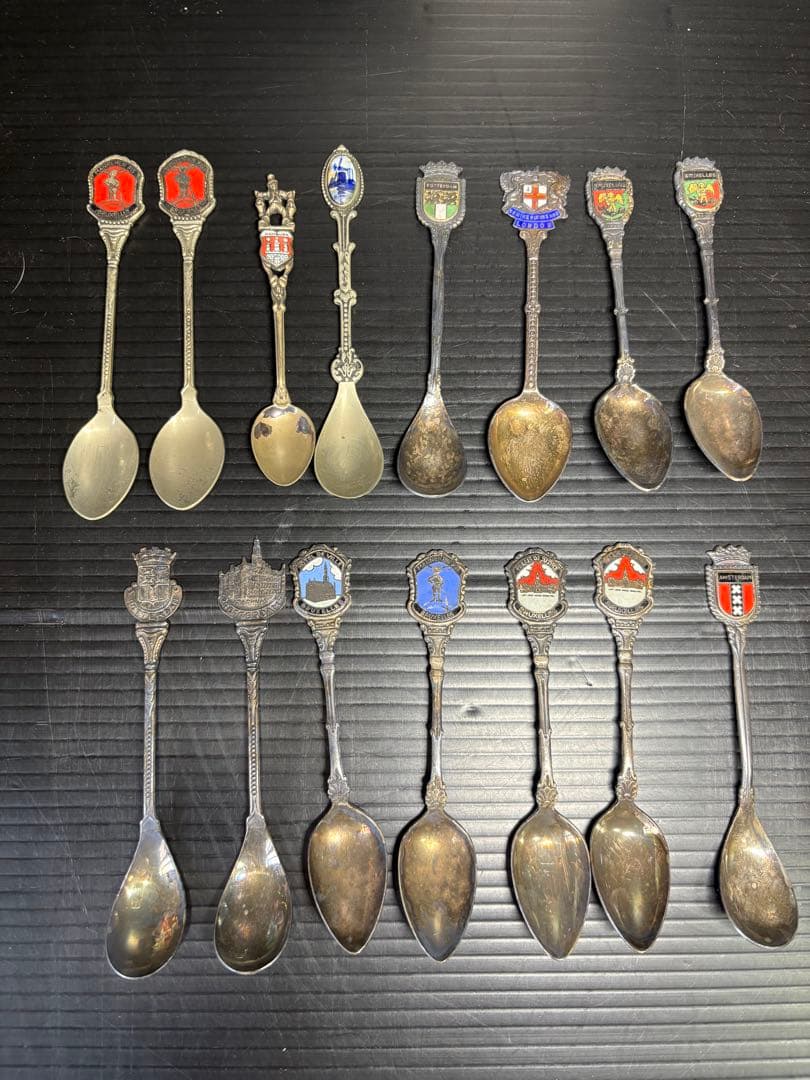 銀製？　西洋アンティーク　装飾スプーン15本セット　刻印多数　カトラリ