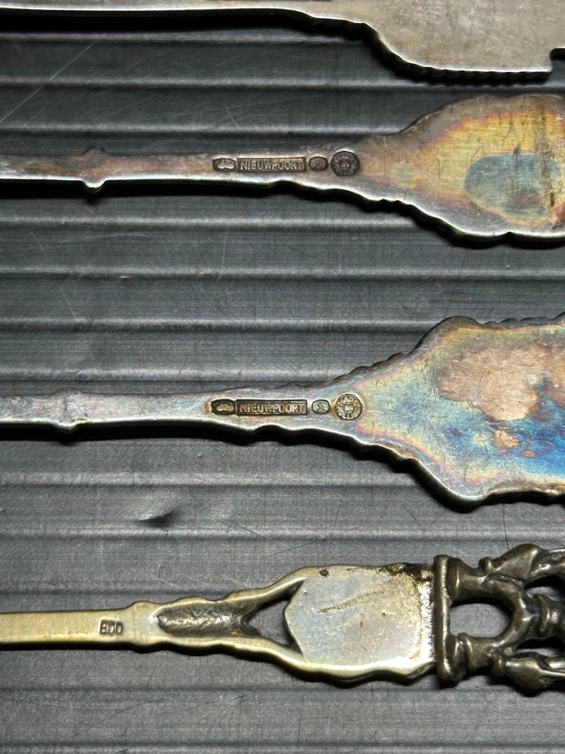 銀製？　西洋アンティーク　装飾スプーン15本セット　刻印多数　カトラリ