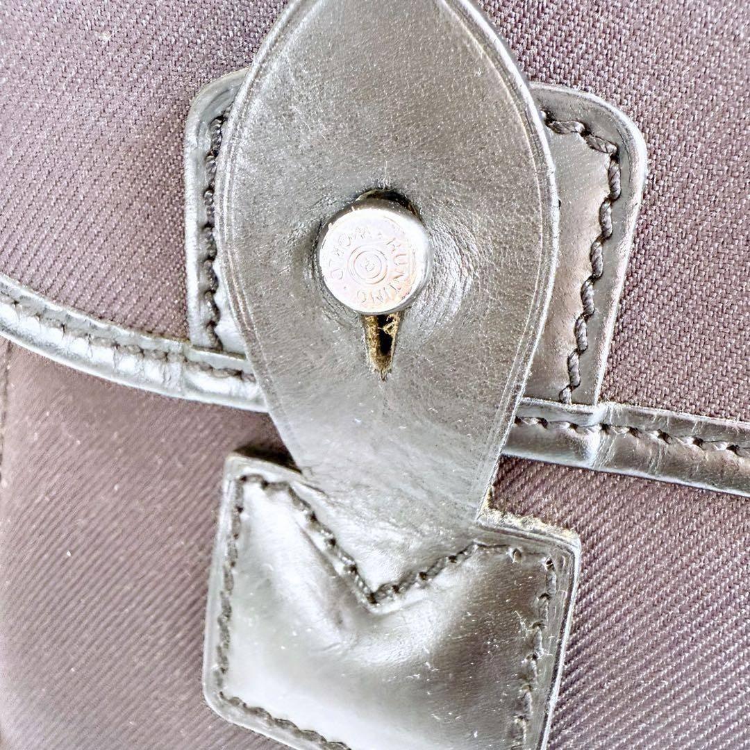 ハンティングワールド　メッセンジャーバッグ　ロゴ　キャンバス　ショルダー　黒色