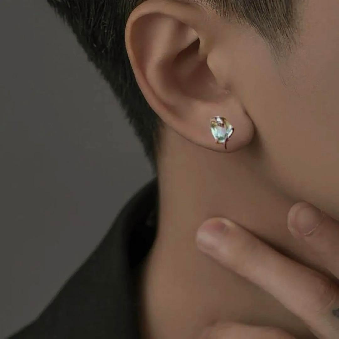 p104/【プラチナ仕上✧】白蛇ピアス　シルバー925　神秘的　開運　スネーク