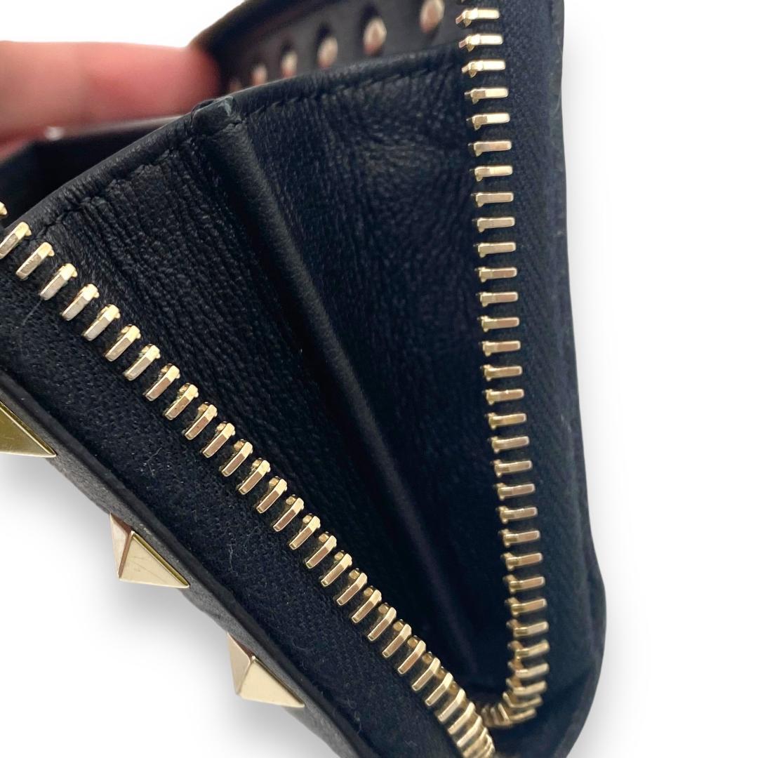 ヴァレンティノ　ロックスタッズ　ラウンドファスナー　コンパクトウォレット　黒