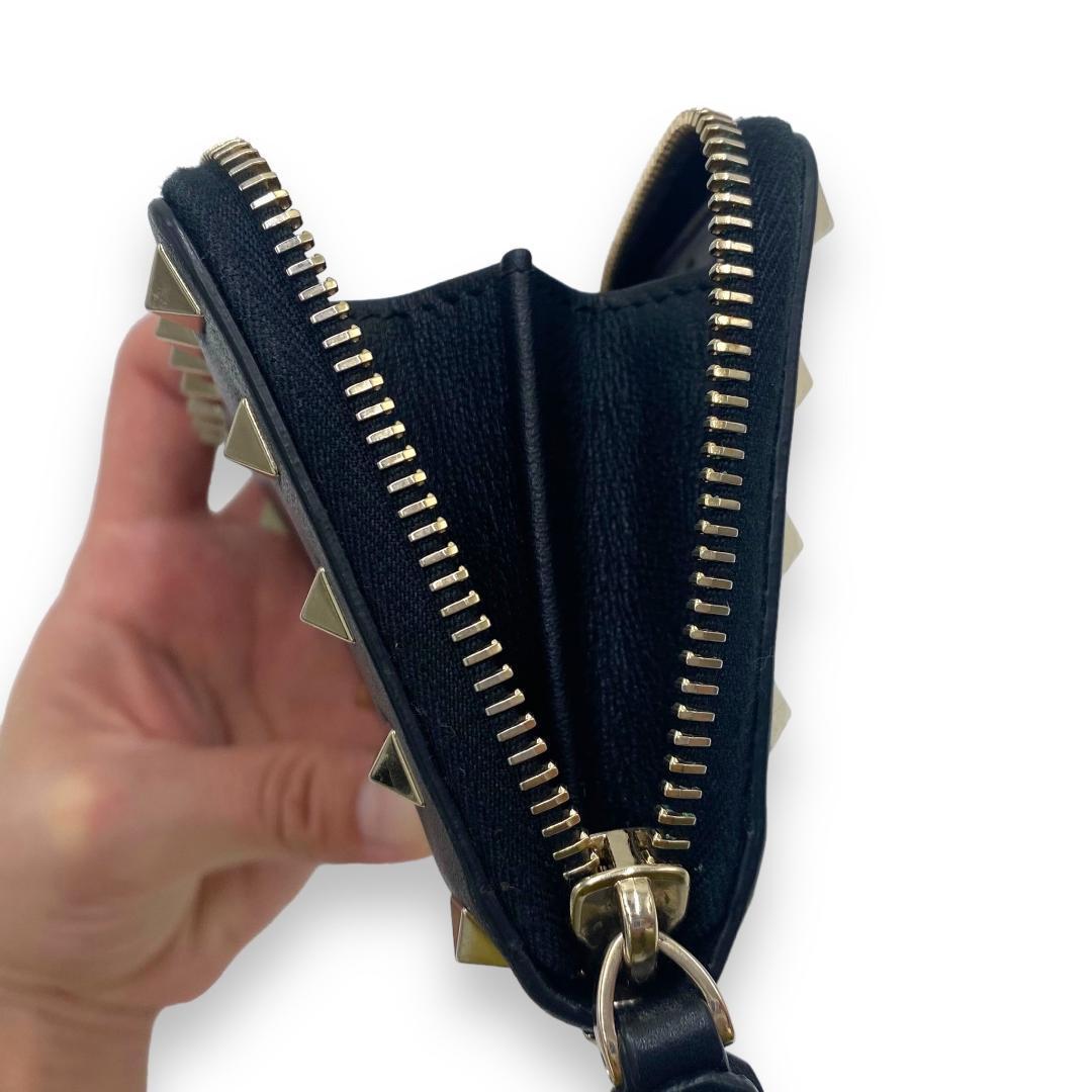 ヴァレンティノ　ロックスタッズ　ラウンドファスナー　コンパクトウォレット　黒