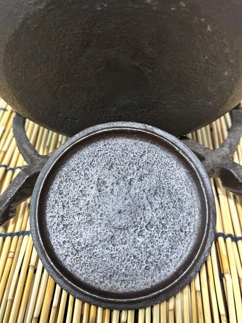 未使用、保管品　岩手県奥州 佐秋鋳造所 佐藤守巨造 真作保証　南部鉄瓶 南部鉄器