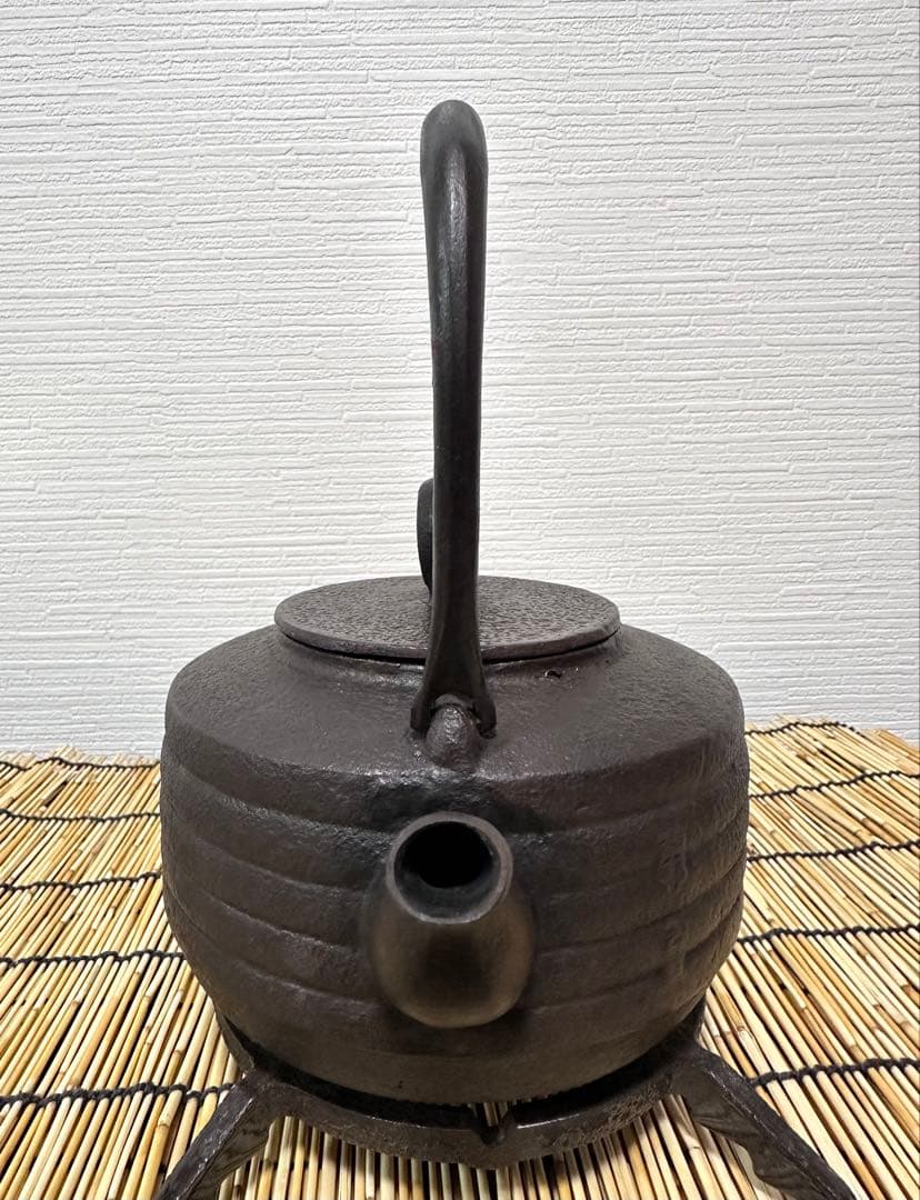 未使用、保管品　岩手県奥州 佐秋鋳造所 佐藤守巨造 真作保証　南部鉄瓶 南部鉄器