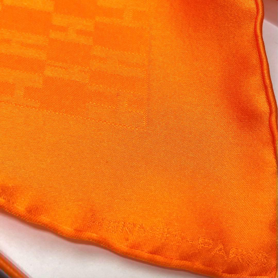 未使用 箱付き HERMES シルク100% カレ40 プチカレ ハンカチーフ