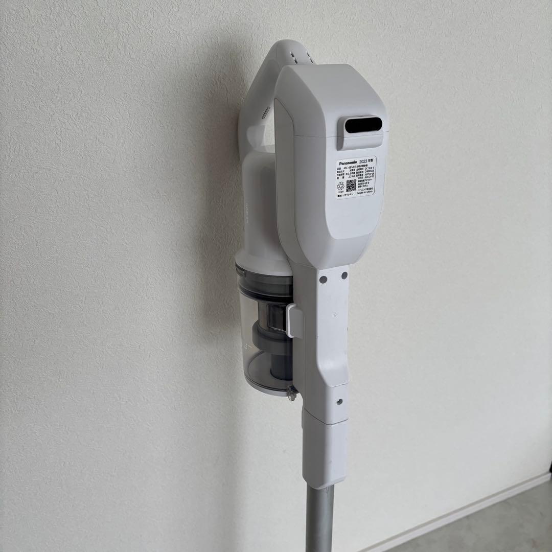 未使用・保証付★Panasonic スティッククリーナー MC-SBV01-W