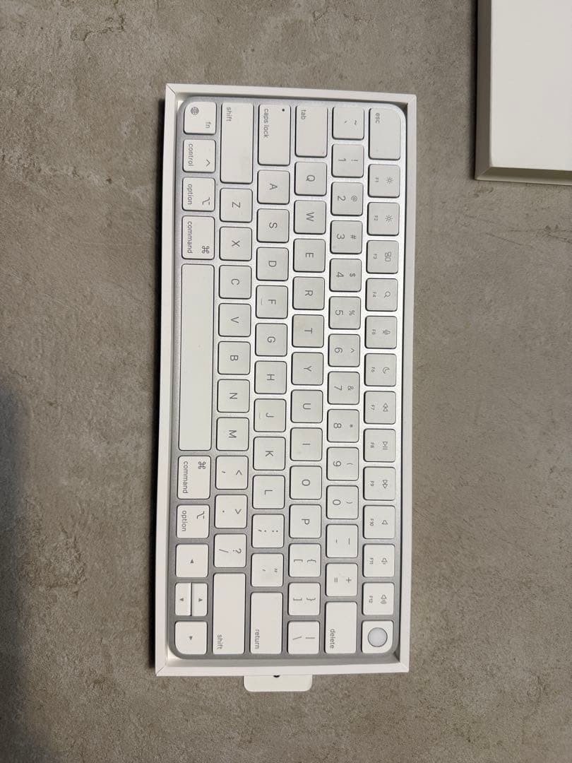 Mac mini 2023 M2（純正キーボード&マウス付）