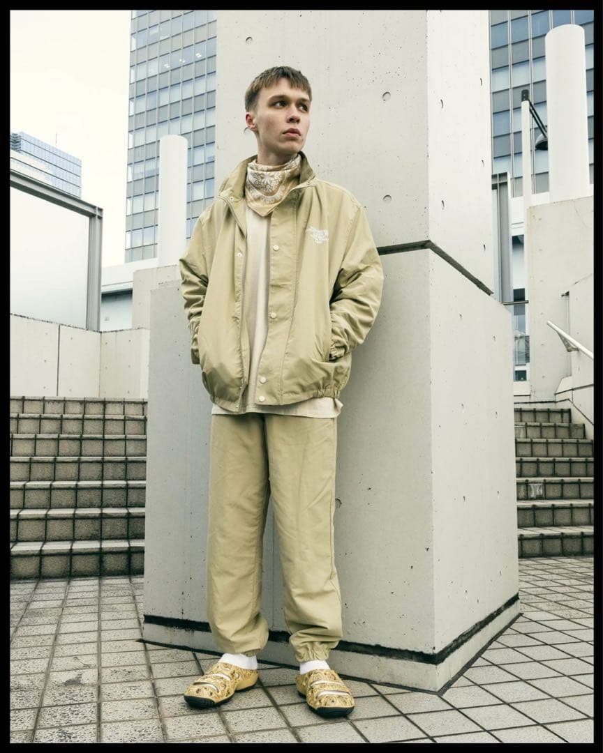 キーン KEEN ヨギ アーツ カフェラテペイズリー 26.0㎝