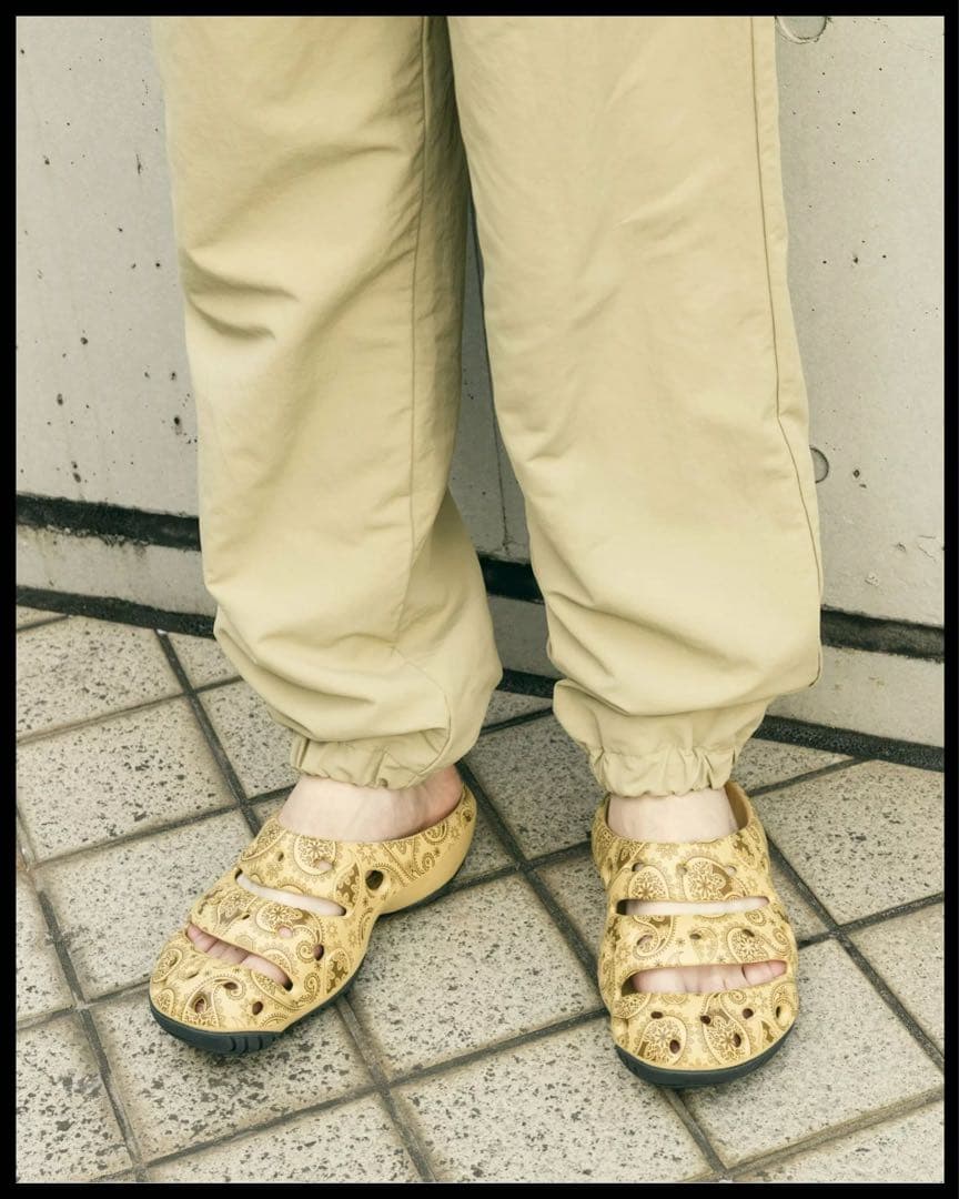 キーン KEEN ヨギ アーツ カフェラテペイズリー 26.0㎝