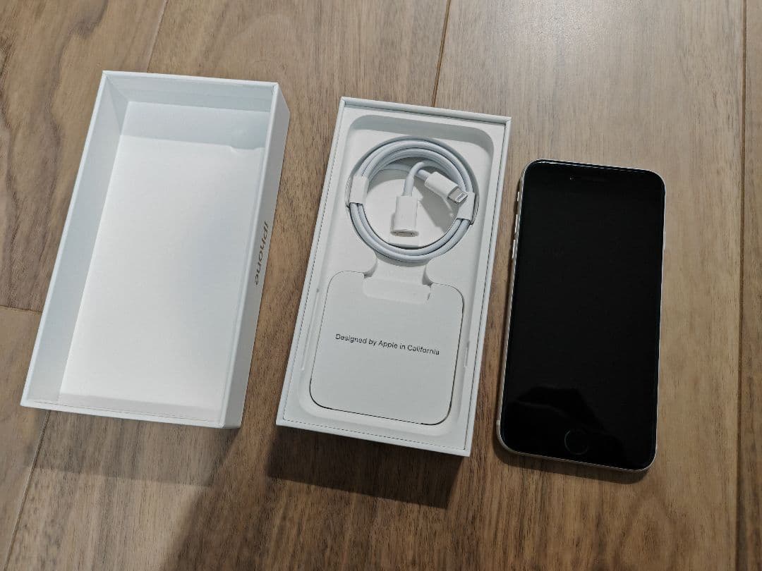 Apple iPhone SE 第3世代 スターライト 64GB