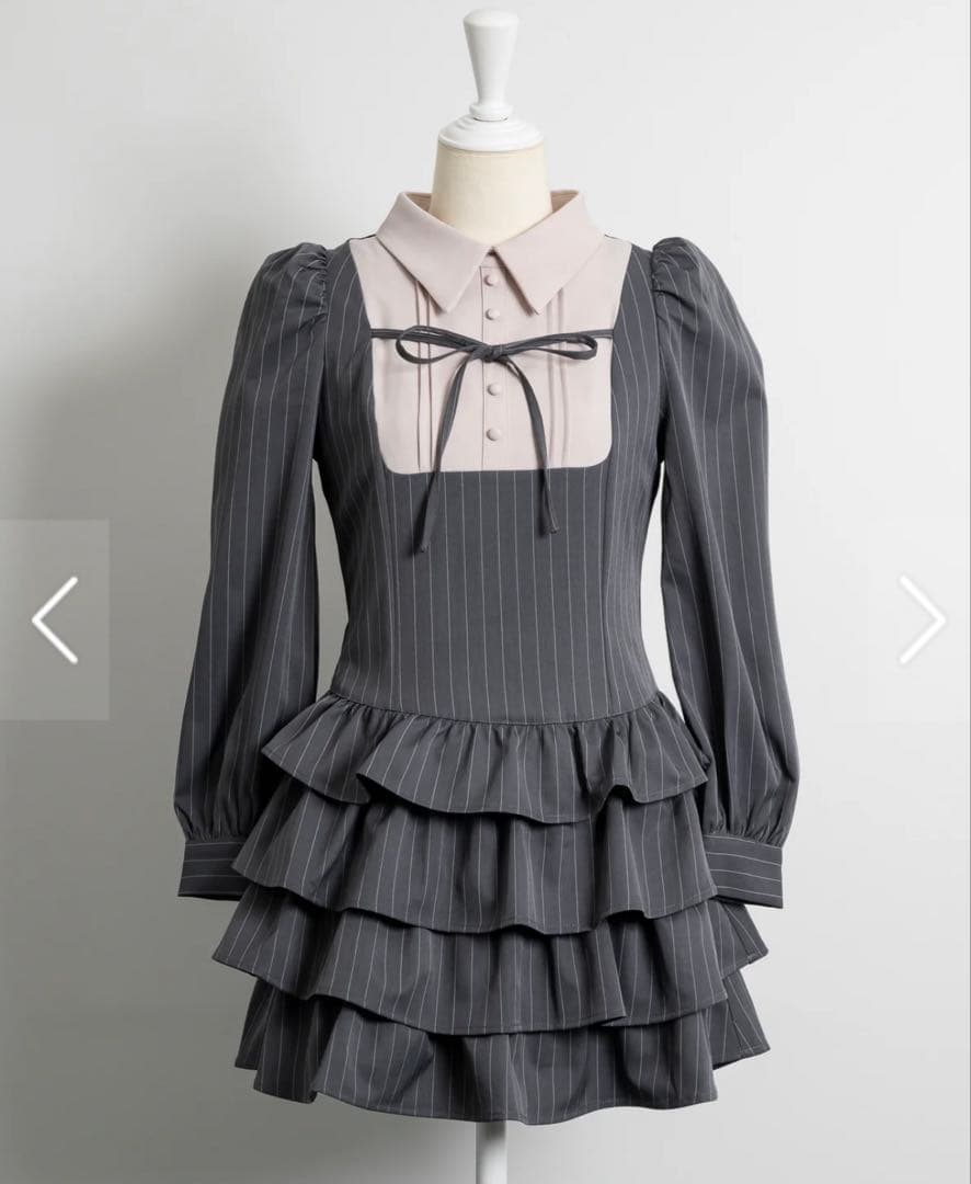pium 新作　ヨーク切り替えティアードミニワンピース　グレー