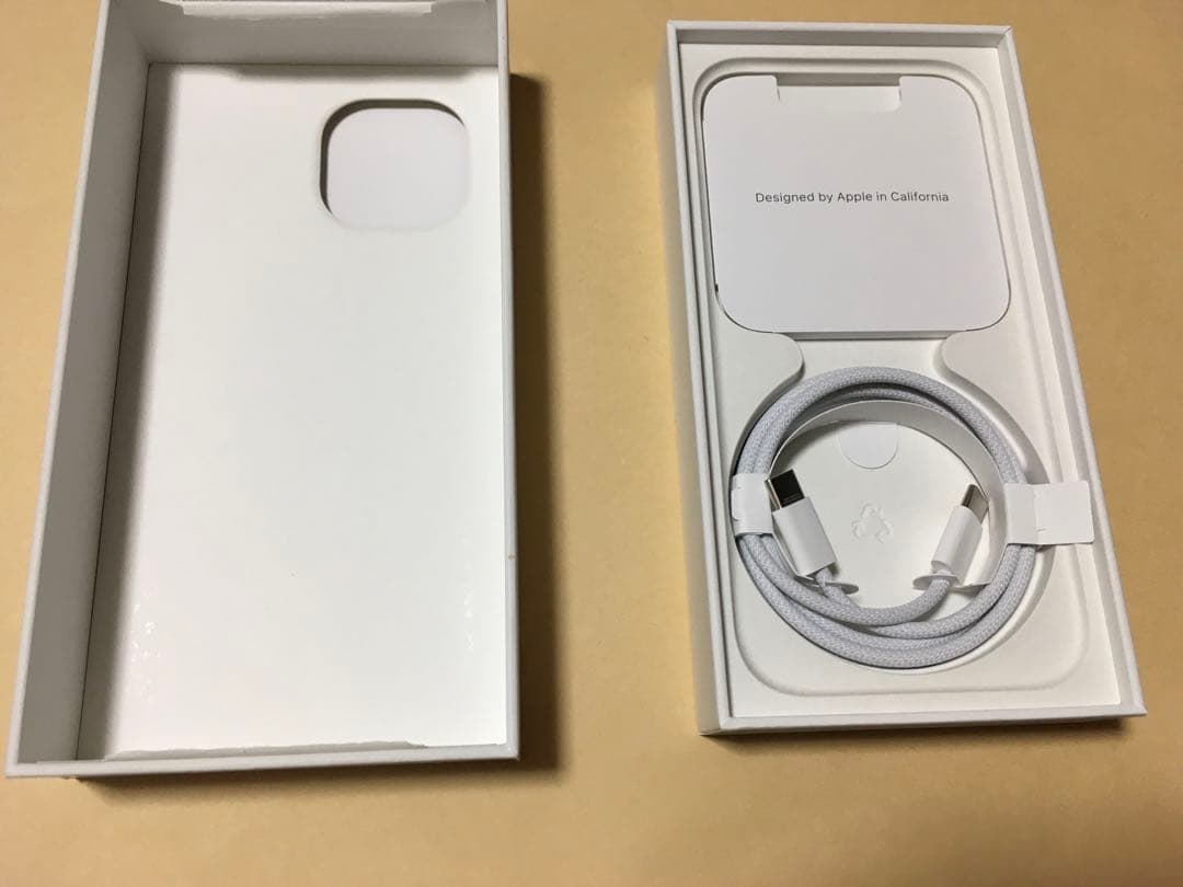 新品同様　iPhone１５　１２８Ｇ　ブルー