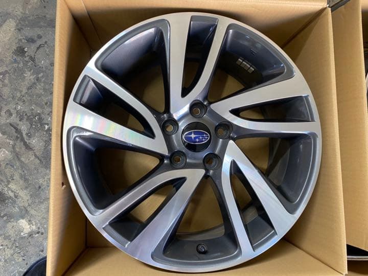 スバルレヴォーグ純正ホイール