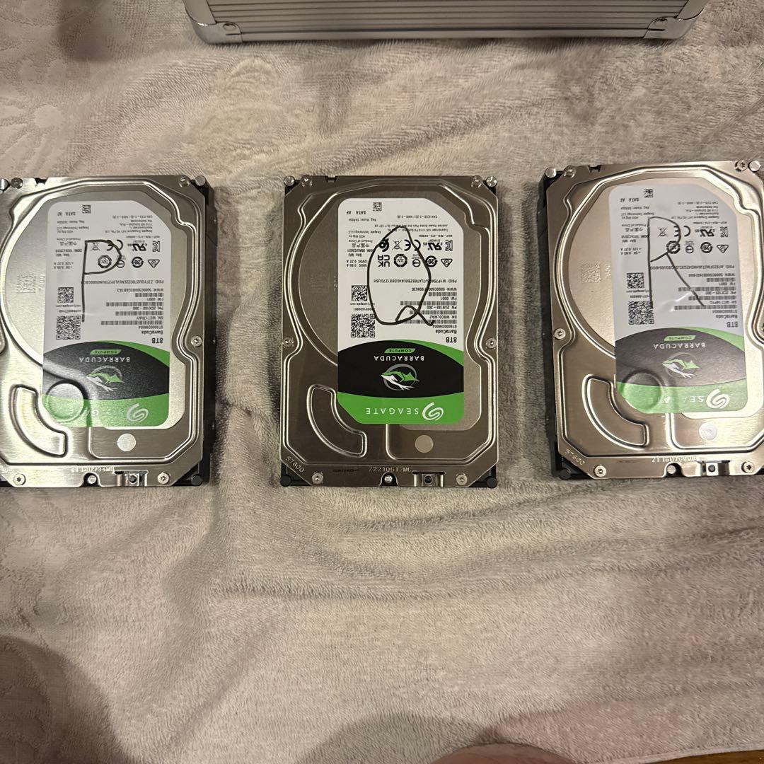 50TB HDD10TBが1つと8TBが5つ