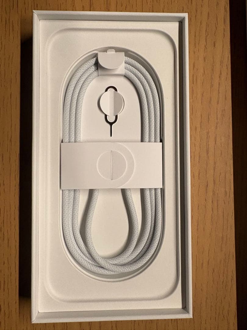 Apple iPhone 16 ホワイト (新品同様)