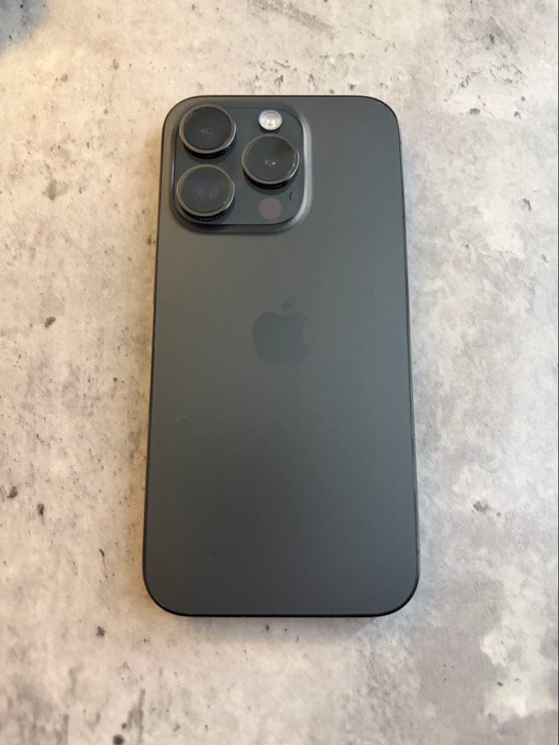 Apple iPhone15 proブラックチタニウム256G SIMフリー