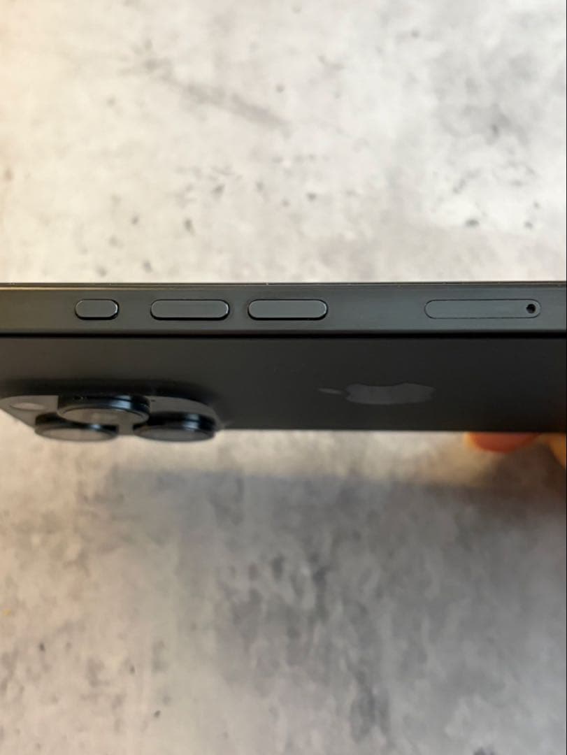 Apple iPhone15 proブラックチタニウム256G SIMフリー