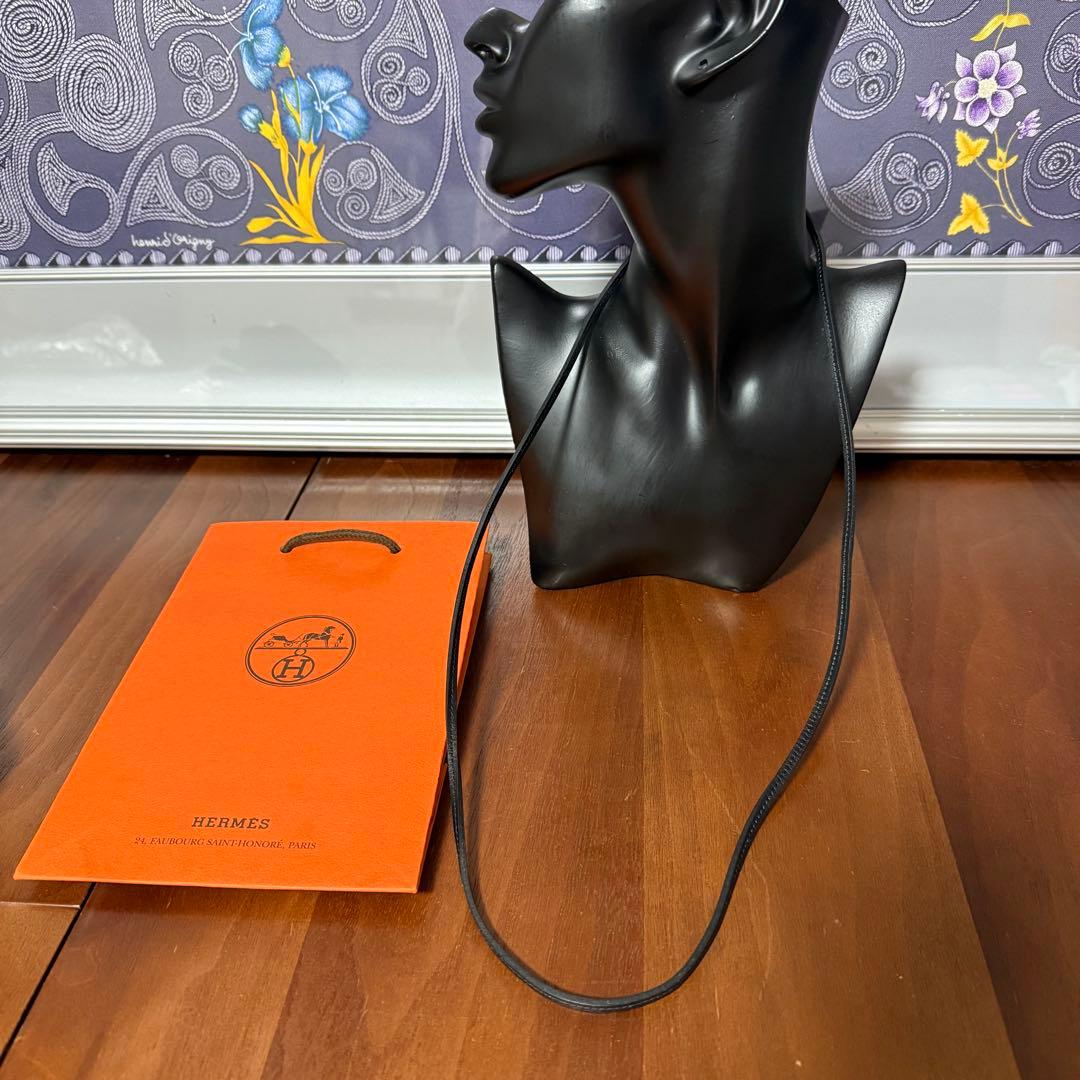 エルメス　HERMES ラニエール　黒　ブラック　希少　革紐　ネックレス