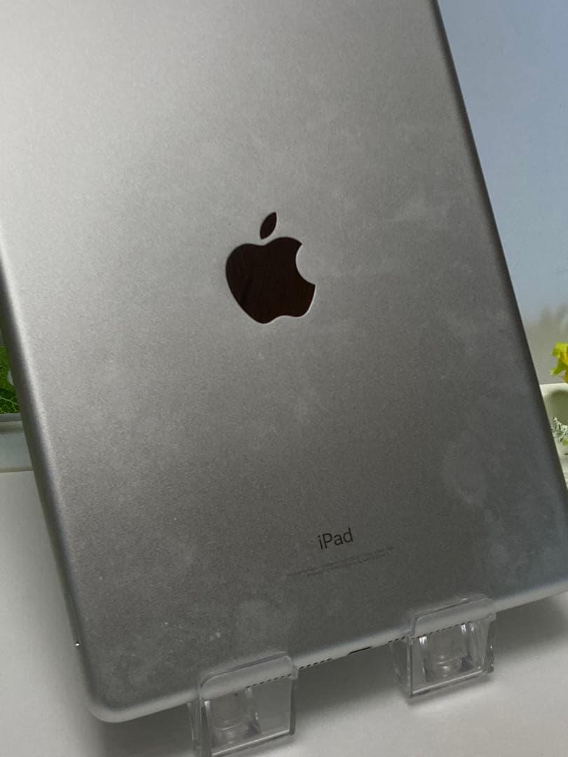 iPad 第5世代 MP1L2J/A SIMフリー ドコモ バッテリー92%⭐️