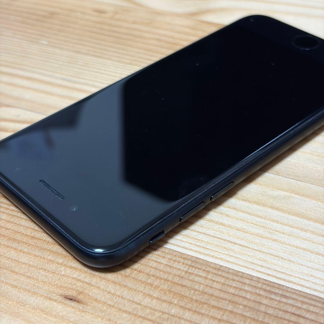 ク*3様 バッテリー新品　iPhoneSE第3世代64GB SIMフリー　美品