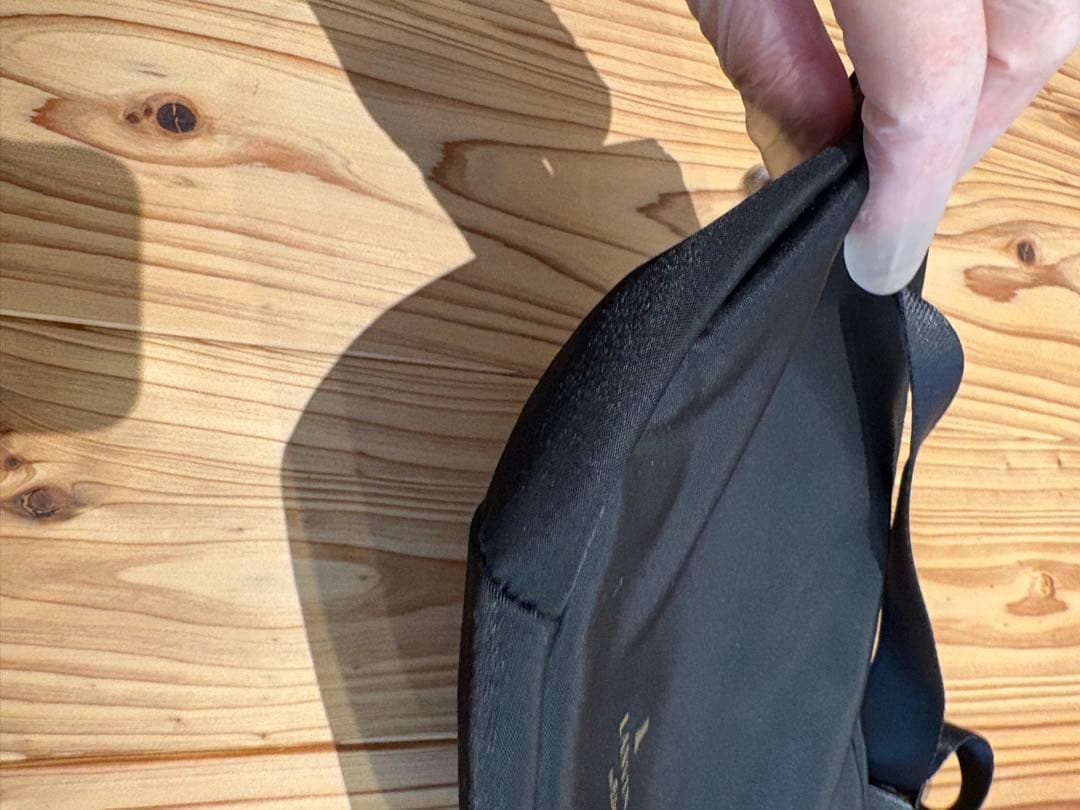 【LANVIN on Bleu】リボン付き黒ナイロンボディバッグ