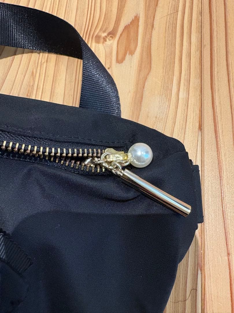 【LANVIN on Bleu】リボン付き黒ナイロンボディバッグ