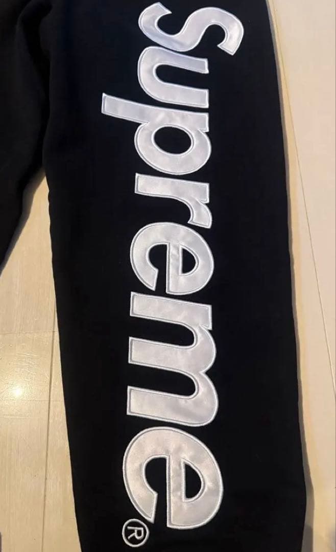 シュプリーム サテンアップリケスウエットパンツ （25FW） \"ブラッグ\"