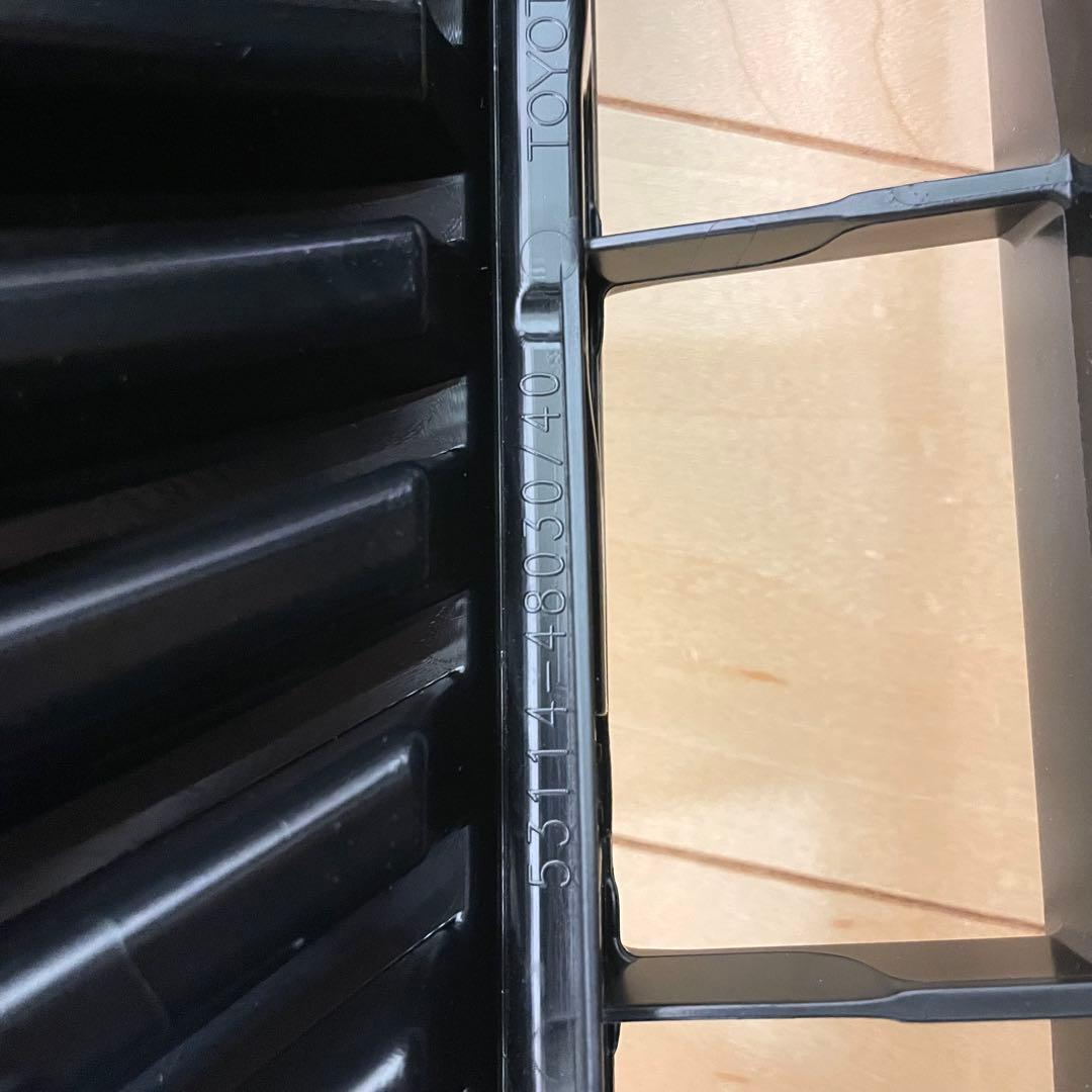 【菊】【未使用】【新車外し】60系ハリアー純正フロントグリル