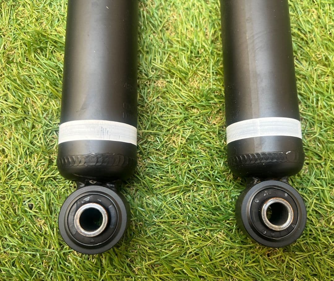 200系ハイエース純正ショックアブソーバー 新車外し