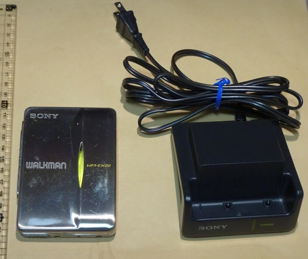 ジャンク品：ソニーウォークマンWM-EX20