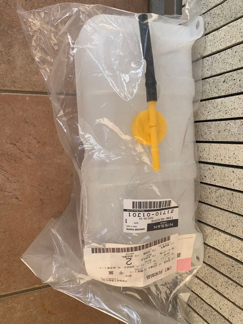 日産純正品‼️ ラジエーターリザーブタンク　サファリ y60用