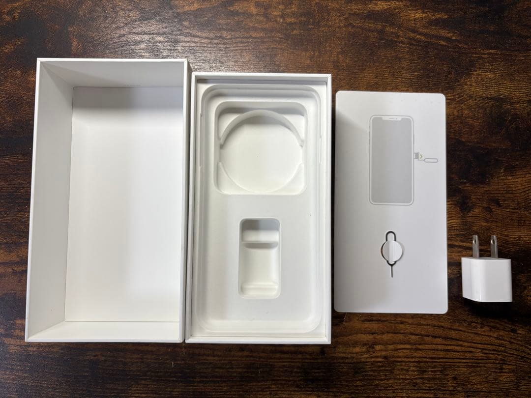 Apple iPhone XS Max シルバー 本体　64GB