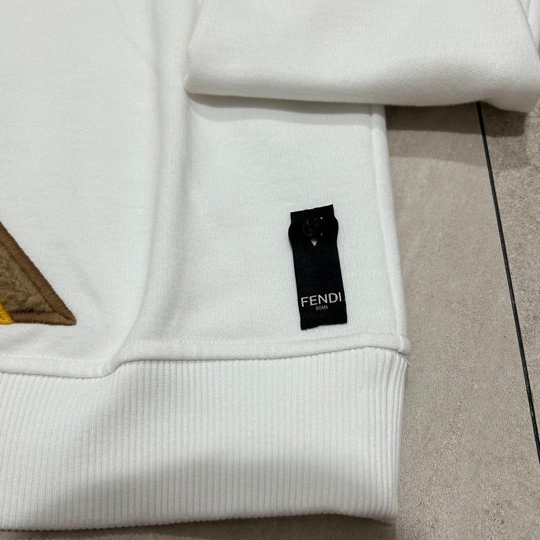 FENDI フェンディ　メンズトレーナー　立体刺繍デザイン