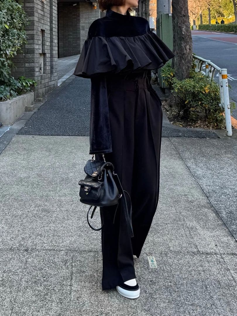 新品 cygne シーニュ ベロアフロントフリルトップス Angeli ブラック