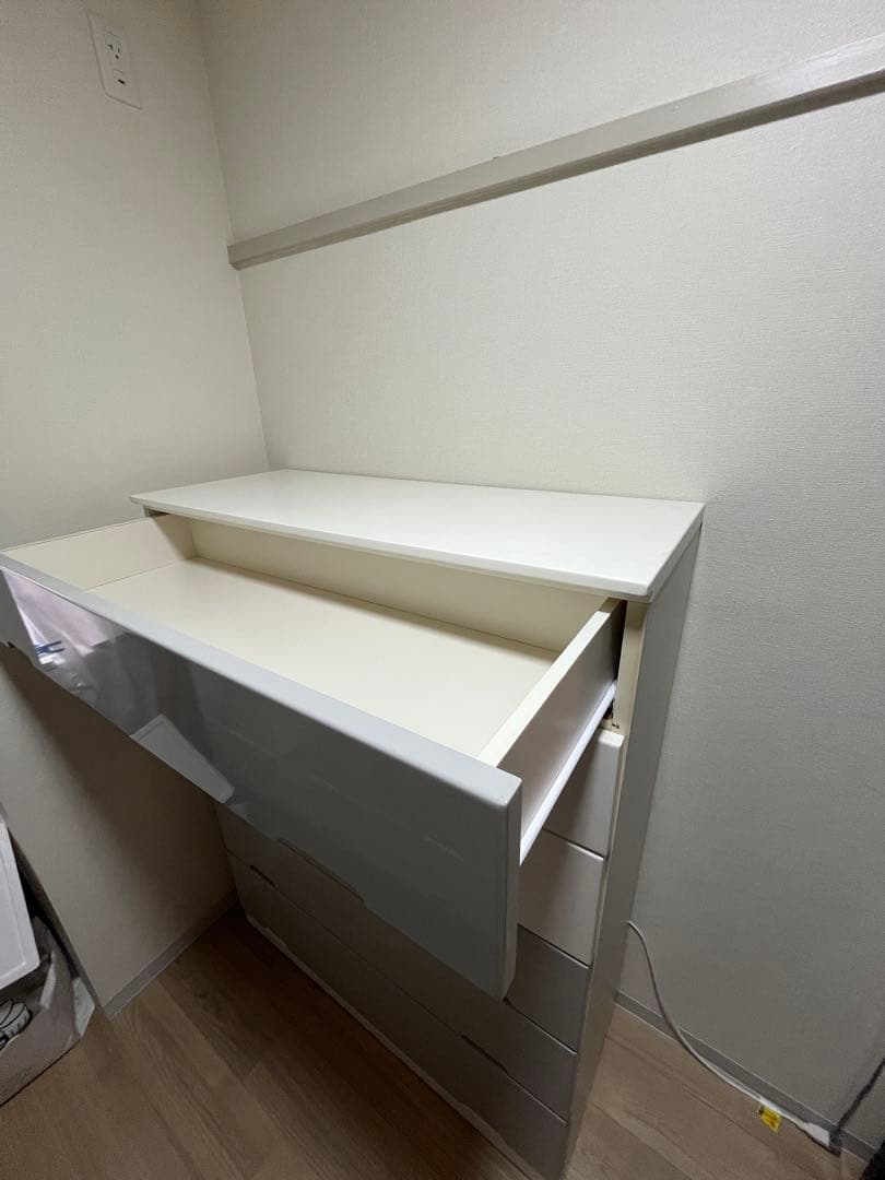 大人になっても使えるカラー 子ども部屋に合う！　グレーとホワイトのチェスト 6段