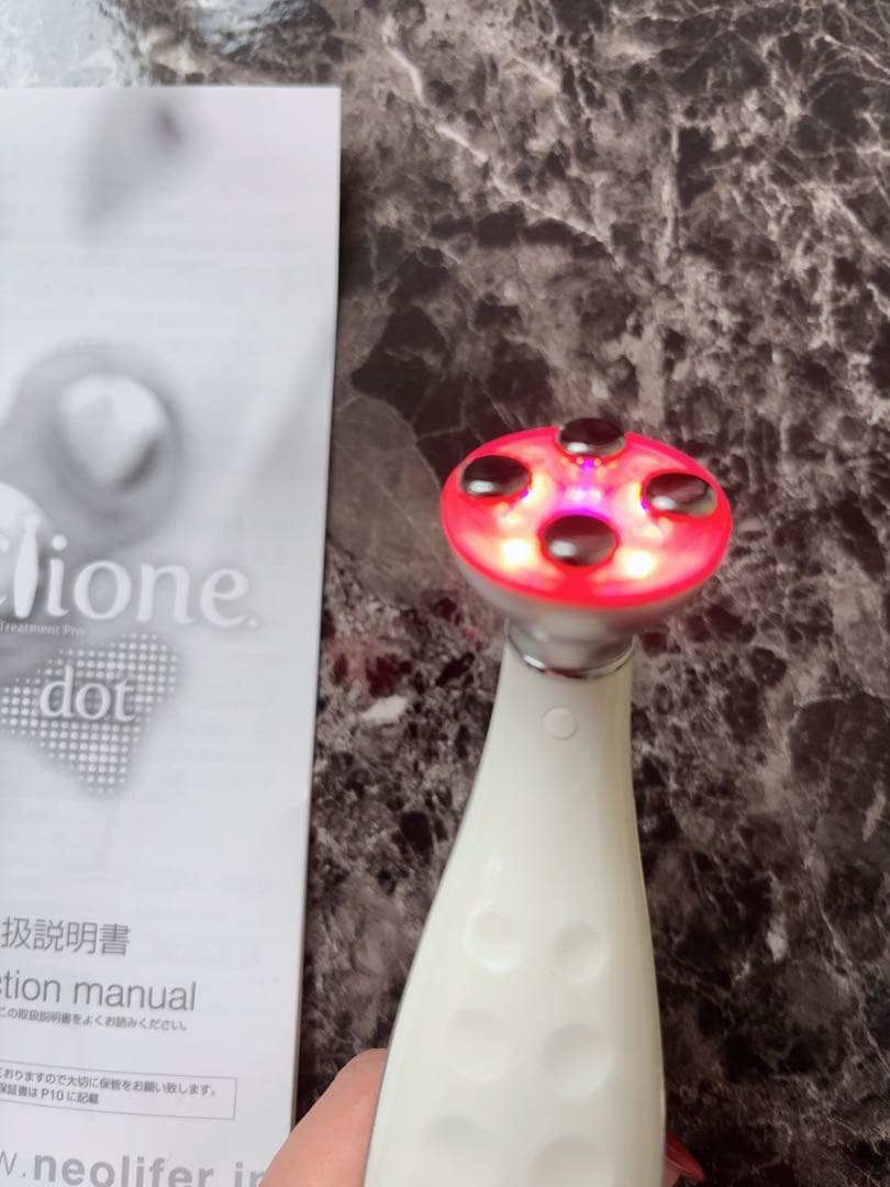 クリオネドット 美顔器 LEDライトEMS