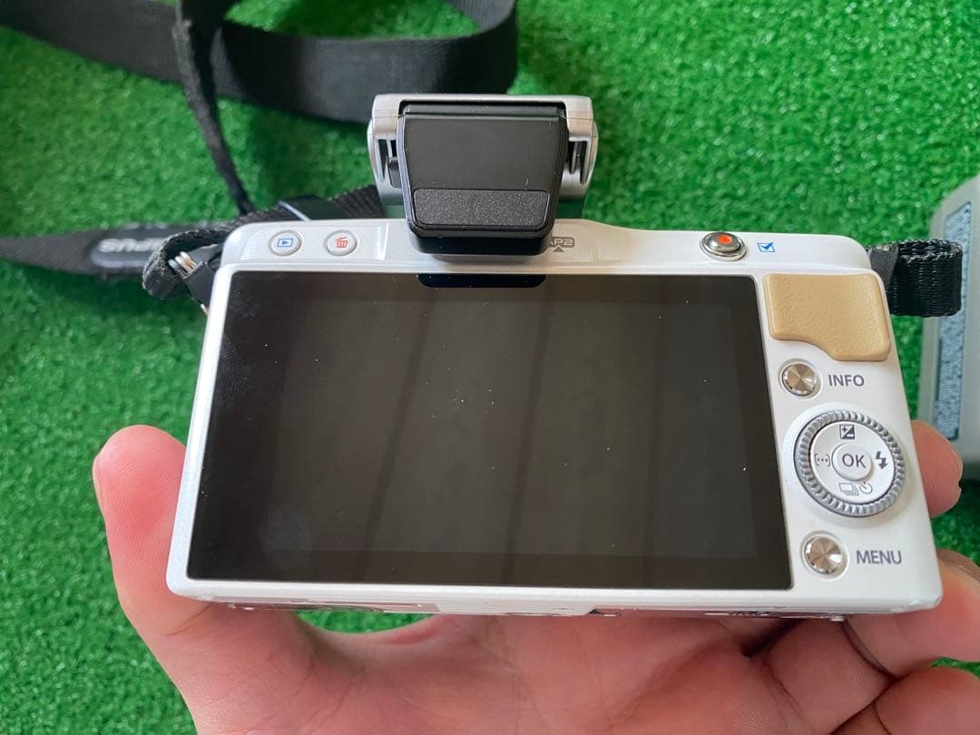 OLYMPUS ミラーレス一眼　E-PM2 ホワイト