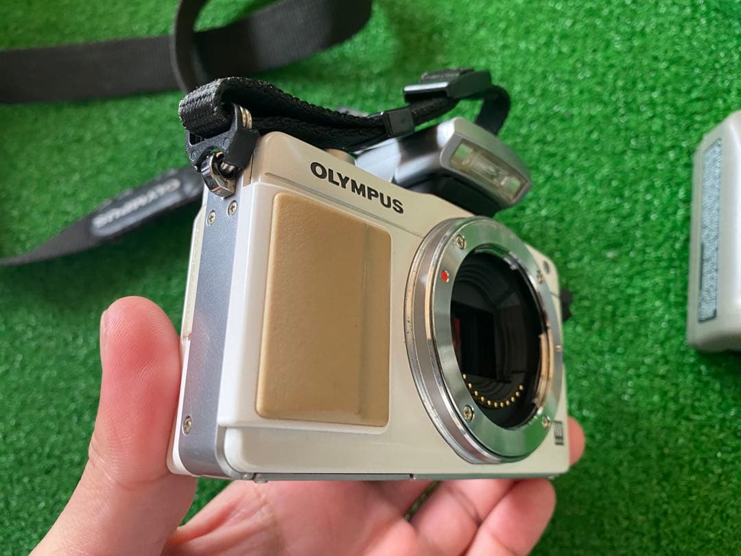 OLYMPUS ミラーレス一眼　E-PM2 ホワイト
