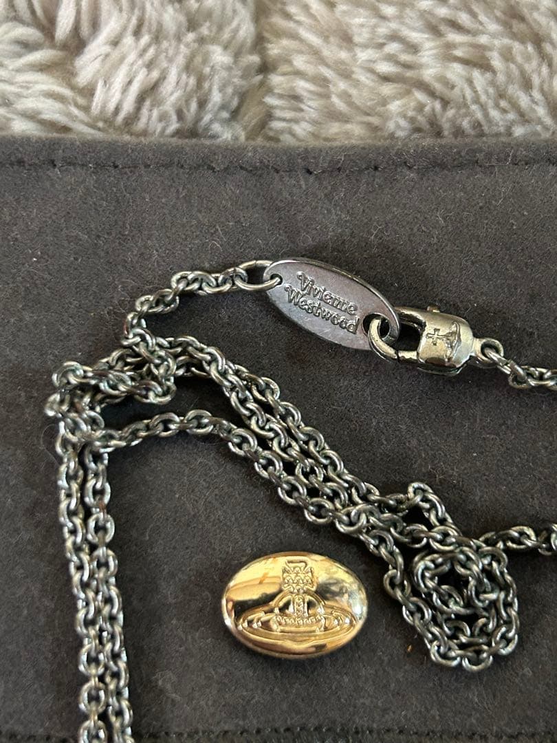 Victoria Wildwood ハート型ネックレス