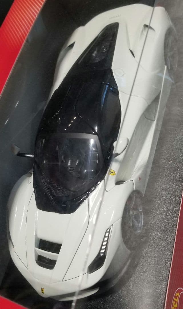 【レア　新品】1/18 マテル ホットウィール　ラ•フェラーリ 　ホワイト
