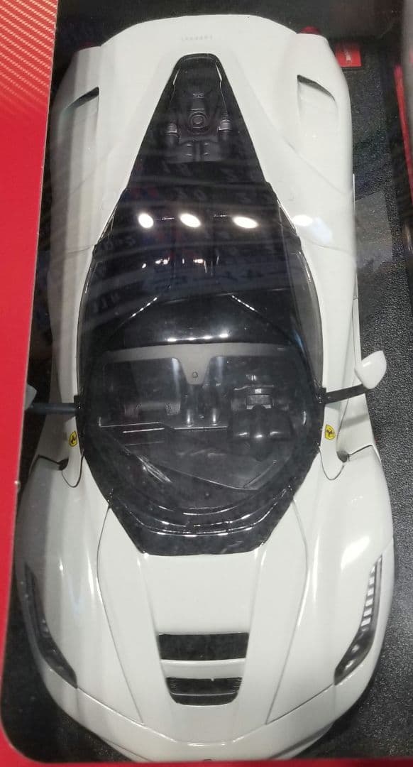 【レア　新品】1/18 マテル ホットウィール　ラ•フェラーリ 　ホワイト