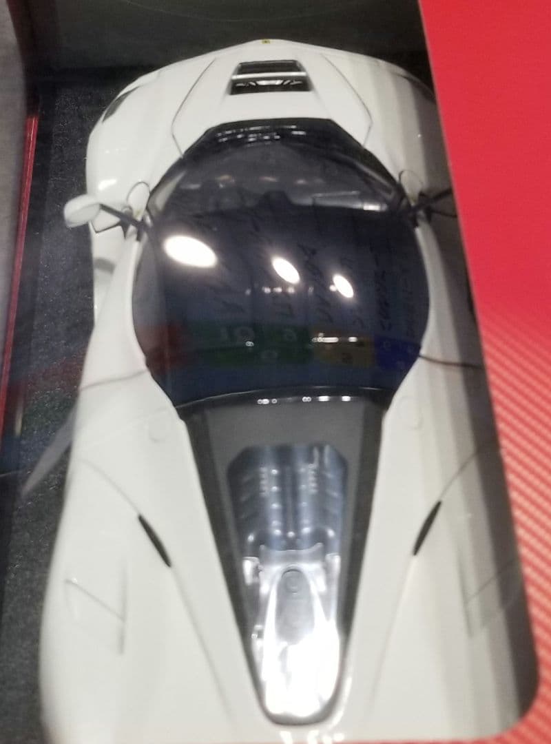 【レア　新品】1/18 マテル ホットウィール　ラ•フェラーリ 　ホワイト