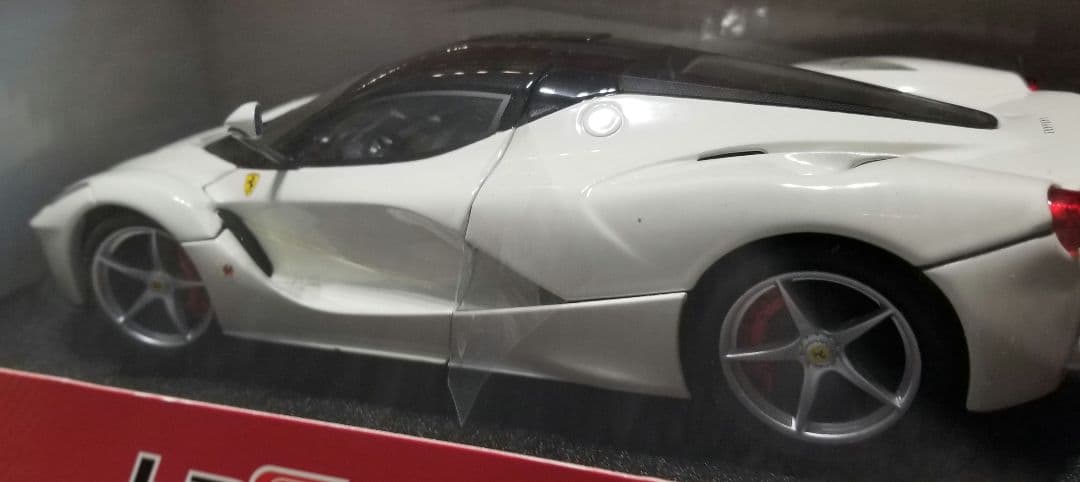 【レア　新品】1/18 マテル ホットウィール　ラ•フェラーリ 　ホワイト