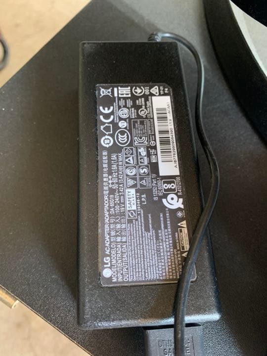 LGエレクトロニクスの31.5型　モニタ