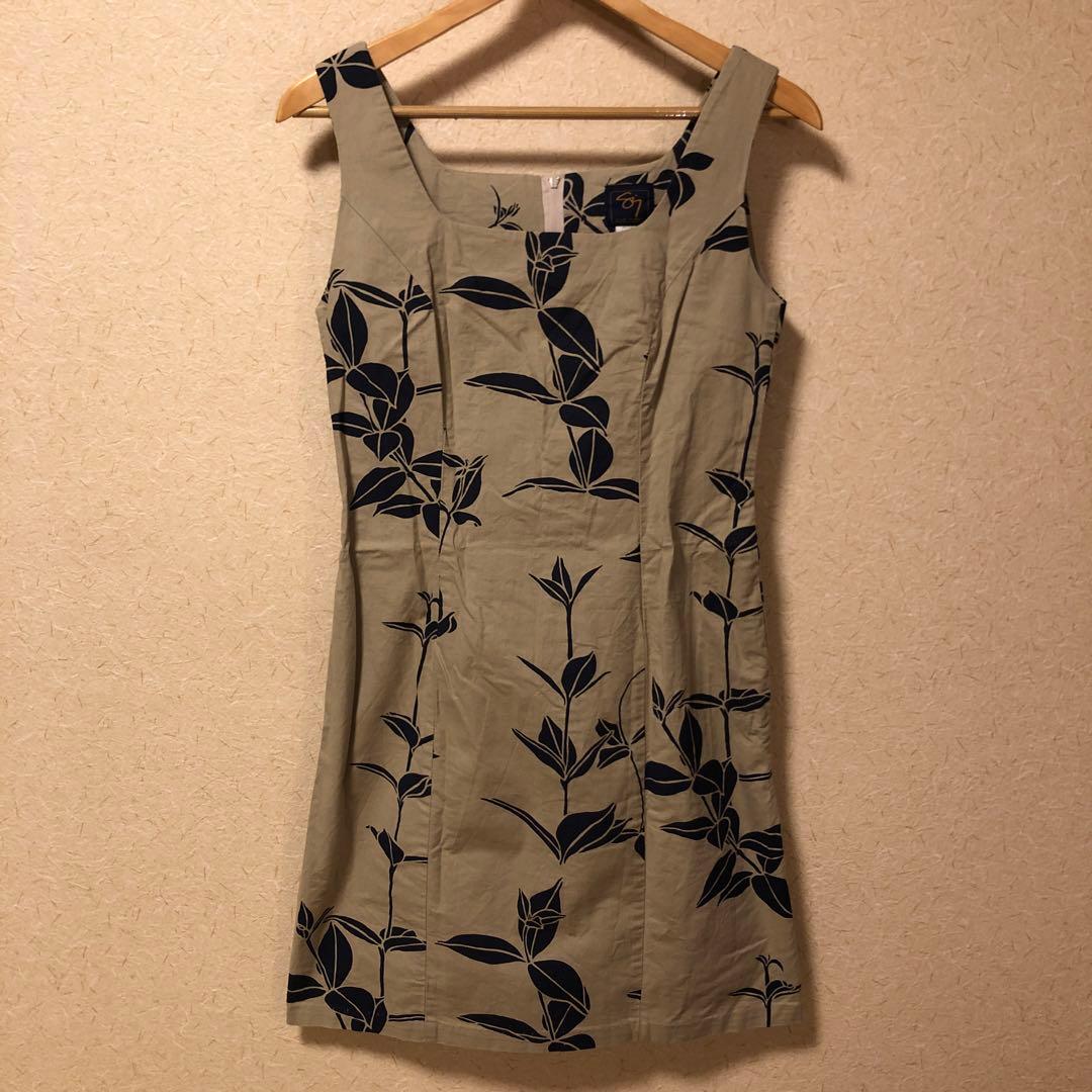 シグゼーンノースリーブ膝丈ワンピース