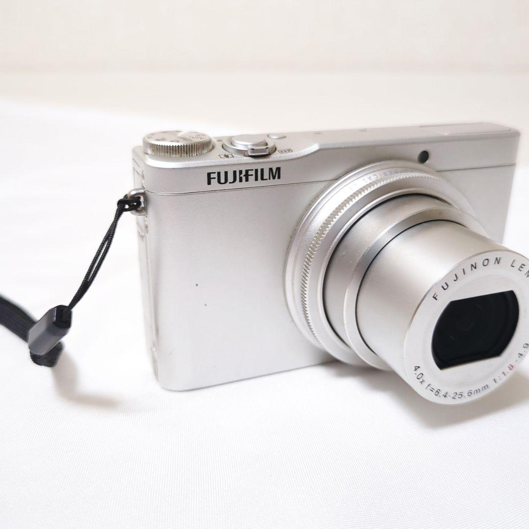 FUJIFILM XQ1 シルバー コンパクトデジタルカメラ