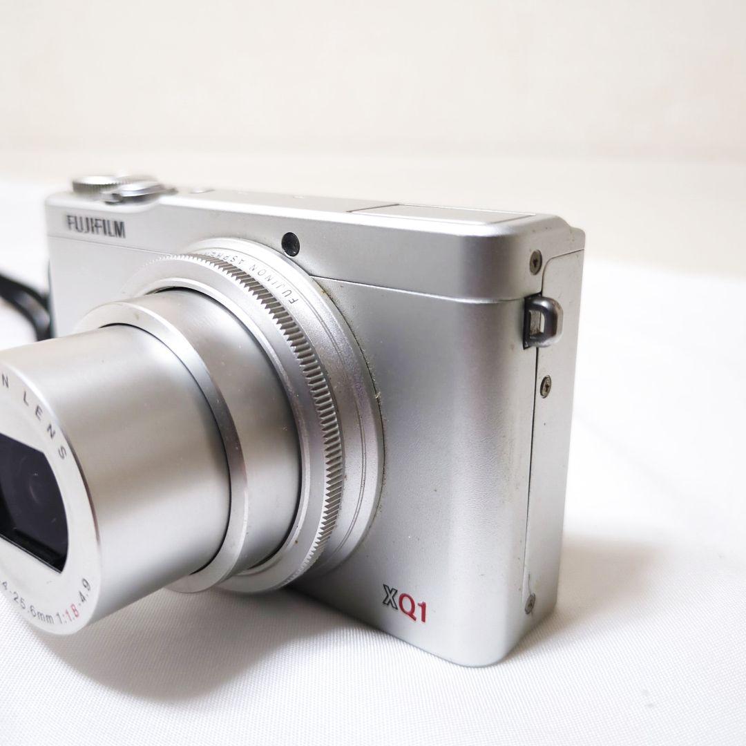 FUJIFILM XQ1 シルバー コンパクトデジタルカメラ